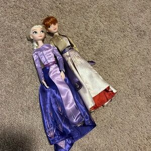Disney Frozen 2 Anna & Elsa Fashion doll set